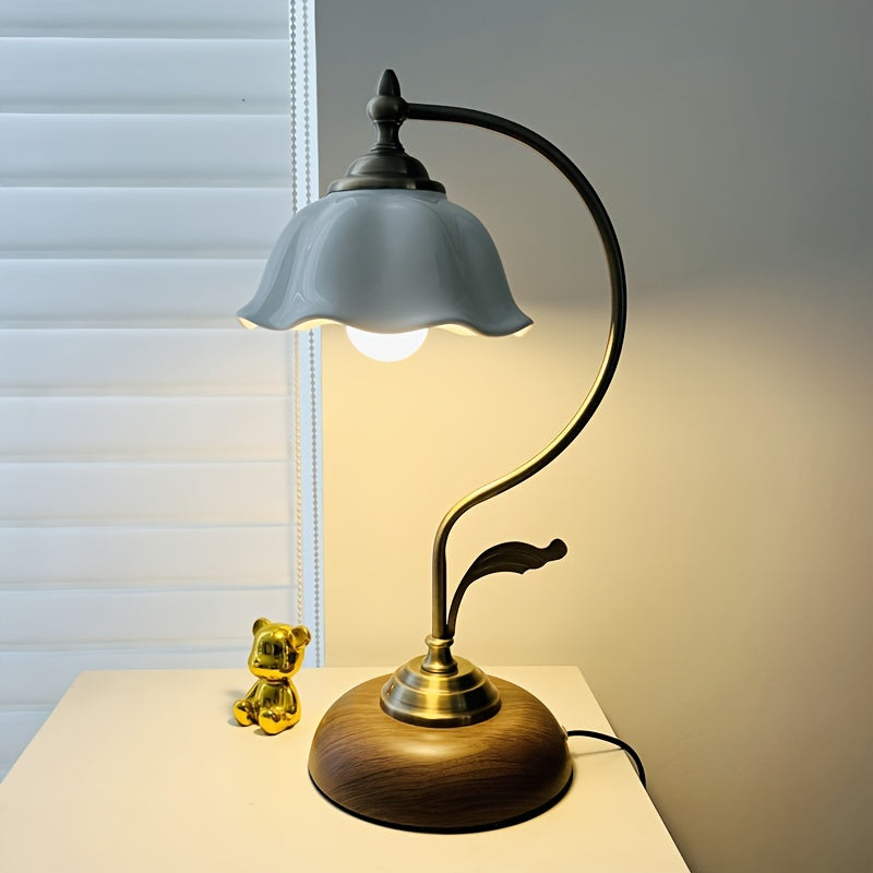 Lámpara de Mesa Vintage con Cuello de Ganso | Luz de Noche USB de Latón Antiguo
