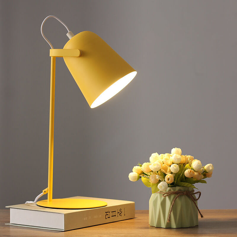 Lámpara de Escritorio LED de Metal Nórdico | Luz Minimalista para Lectura y Estudio