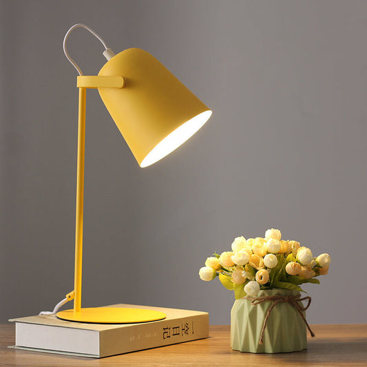 Lámpara de Escritorio LED de Metal Nórdico | Luz Minimalista para Lectura y Estudio