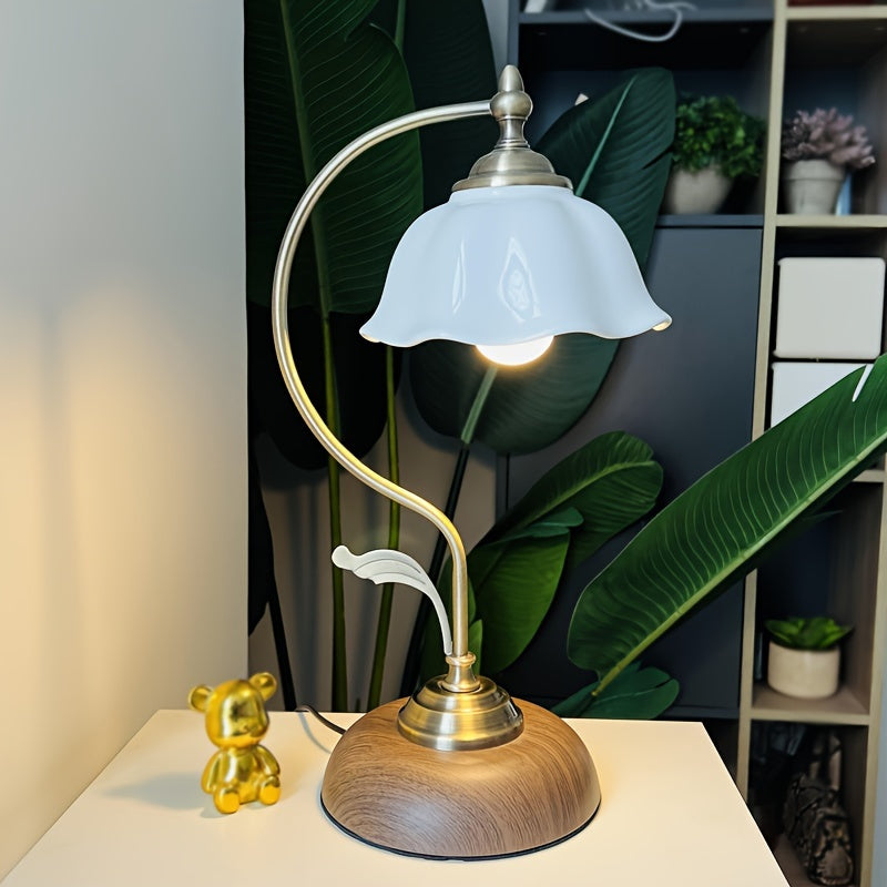 Lámpara de Mesa Vintage con Cuello de Ganso | Luz de Noche USB de Latón Antiguo