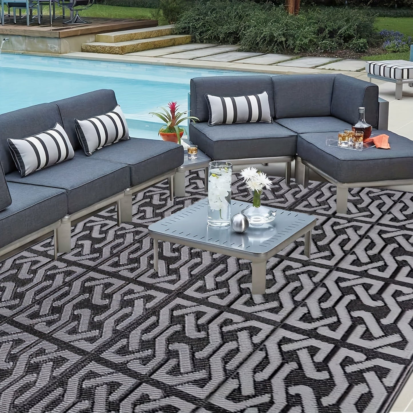 Alfombra Exterior Reversible | Tapete Moderno para Patio en Negro y Gris