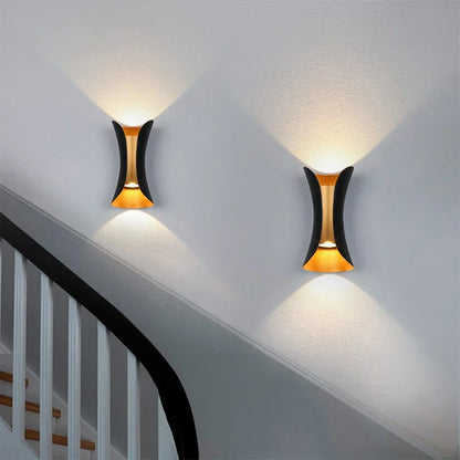Lámpara de Pared Moderna Negra y Dorada | Lámpara LED Impermeable de Luz Ascendente y Descendente