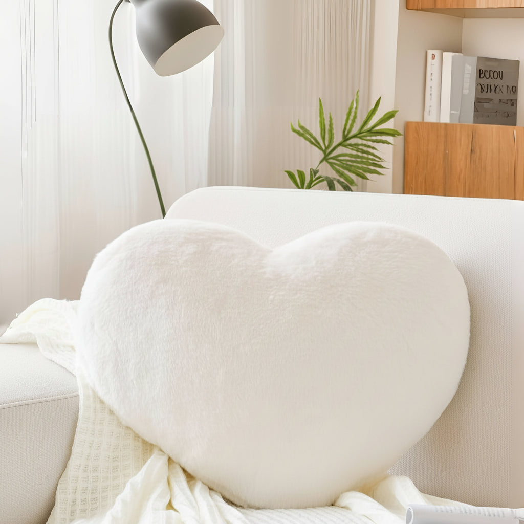 Cojín decorativo de sofá de felpa en forma de corazón