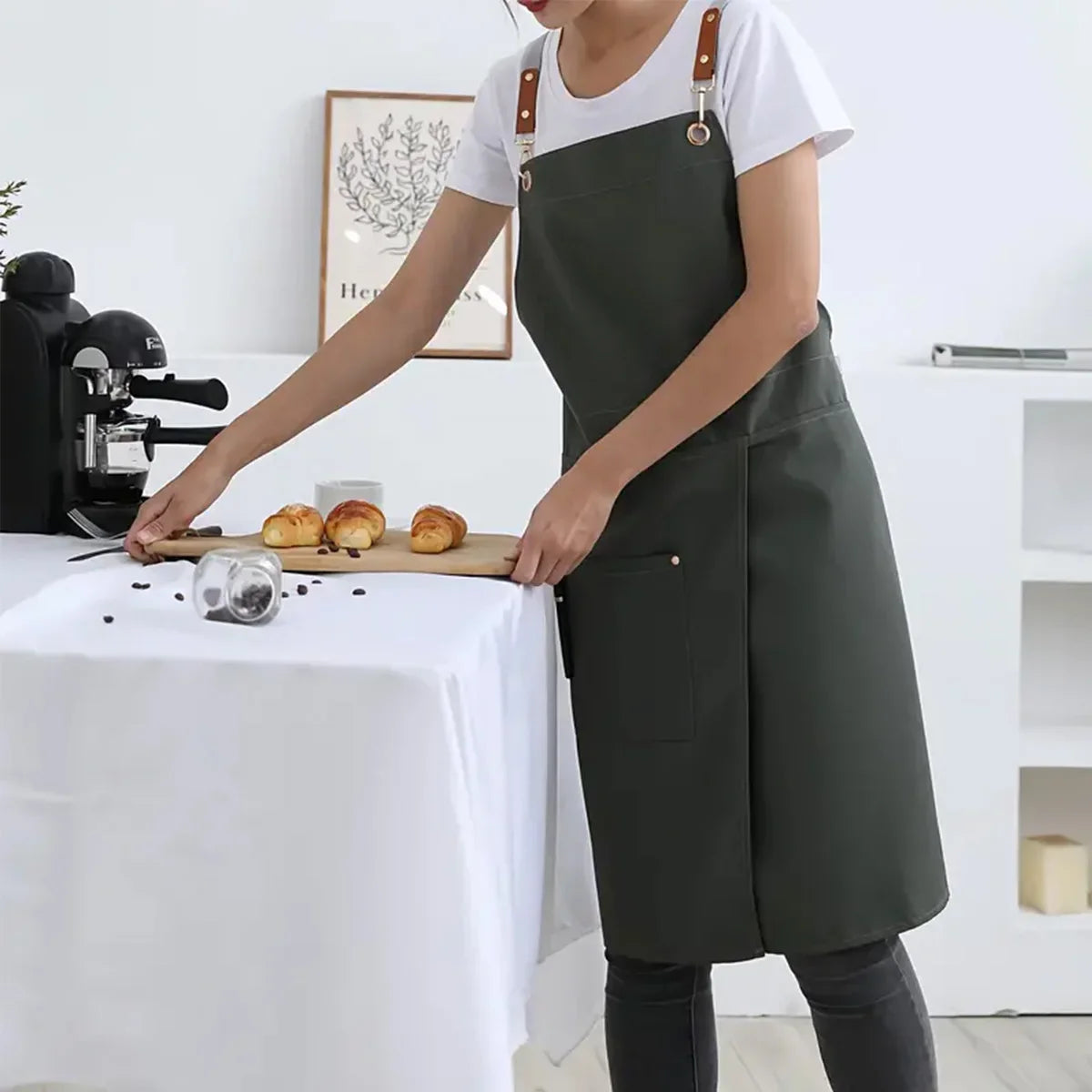 WorkEase | Delantal impermeable de lona | Diseño de falda dividida con bolsillos