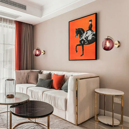 Lámpara de Pared Moderna con Bola de Vidrio | Diseño en Latón y Vidrio Tinteado