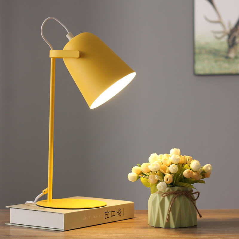 Lámpara de Escritorio LED de Metal Nórdico | Luz Minimalista para Lectura y Estudio