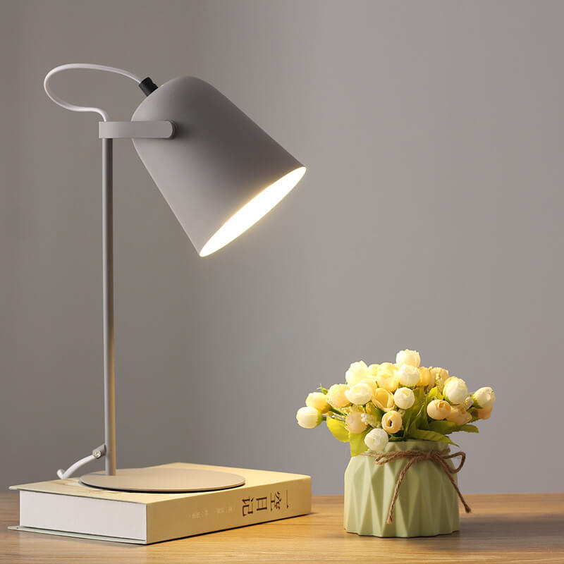 Lámpara de Escritorio LED de Metal Nórdico | Luz Minimalista para Lectura y Estudio