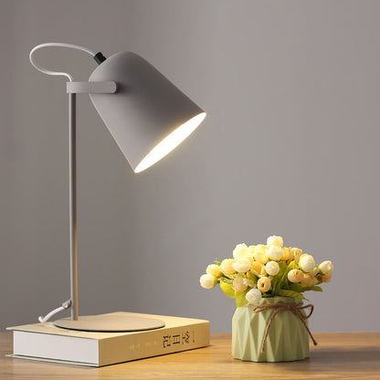 Lámpara de Escritorio LED de Metal Nórdico | Luz Minimalista para Lectura y Estudio