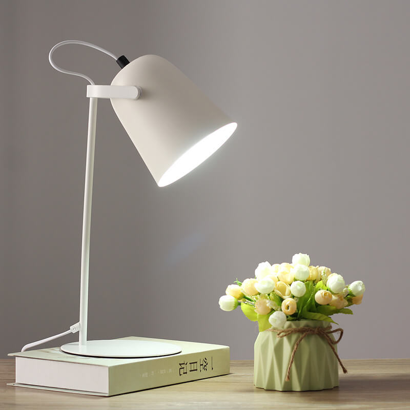 Lámpara de Escritorio LED de Metal Nórdico | Luz Minimalista para Lectura y Estudio