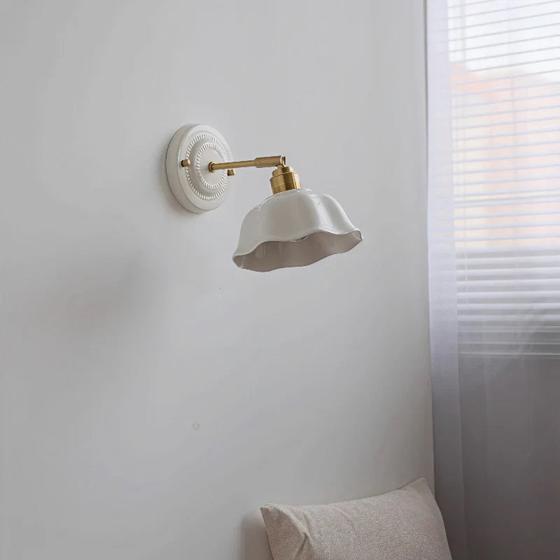 Lámpara de Pared de Cerámica Nordic Cream | Elegancia Vintage para Hogares Modernos
