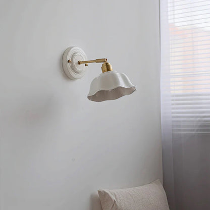 Lámpara de Pared de Cerámica Nordic Cream | Elegancia Vintage para Hogares Modernos
