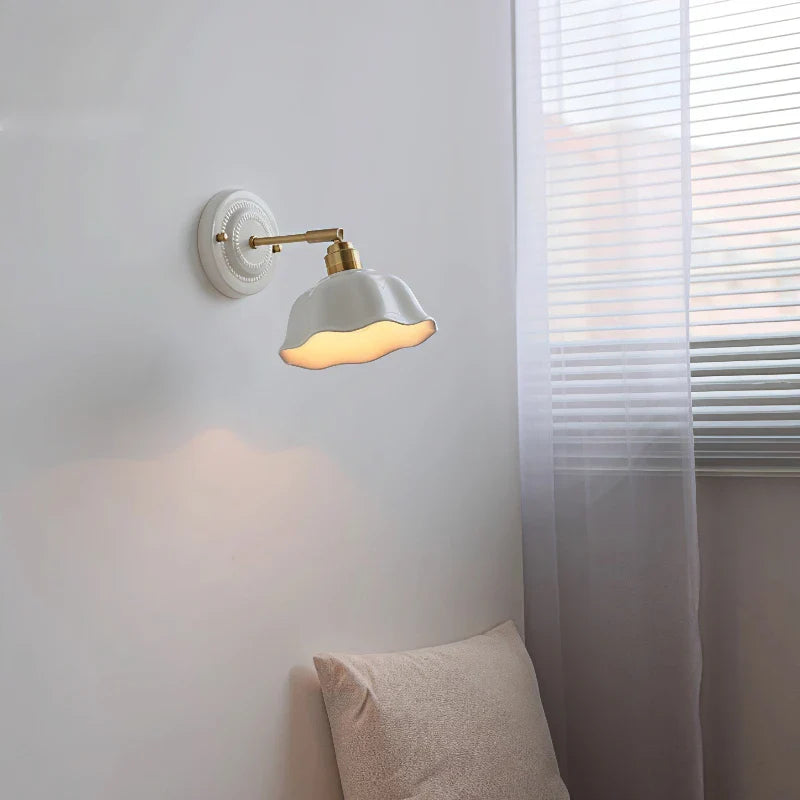 Lámpara de Pared de Cerámica Nordic Cream | Elegancia Vintage para Hogares Modernos