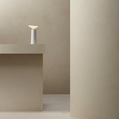 Lámpara de mesa Aurora Libra | Iluminación moderna y regulable de diseño