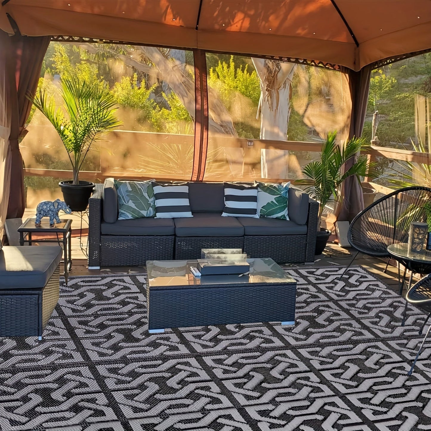 Alfombra Exterior Reversible | Tapete Moderno para Patio en Negro y Gris